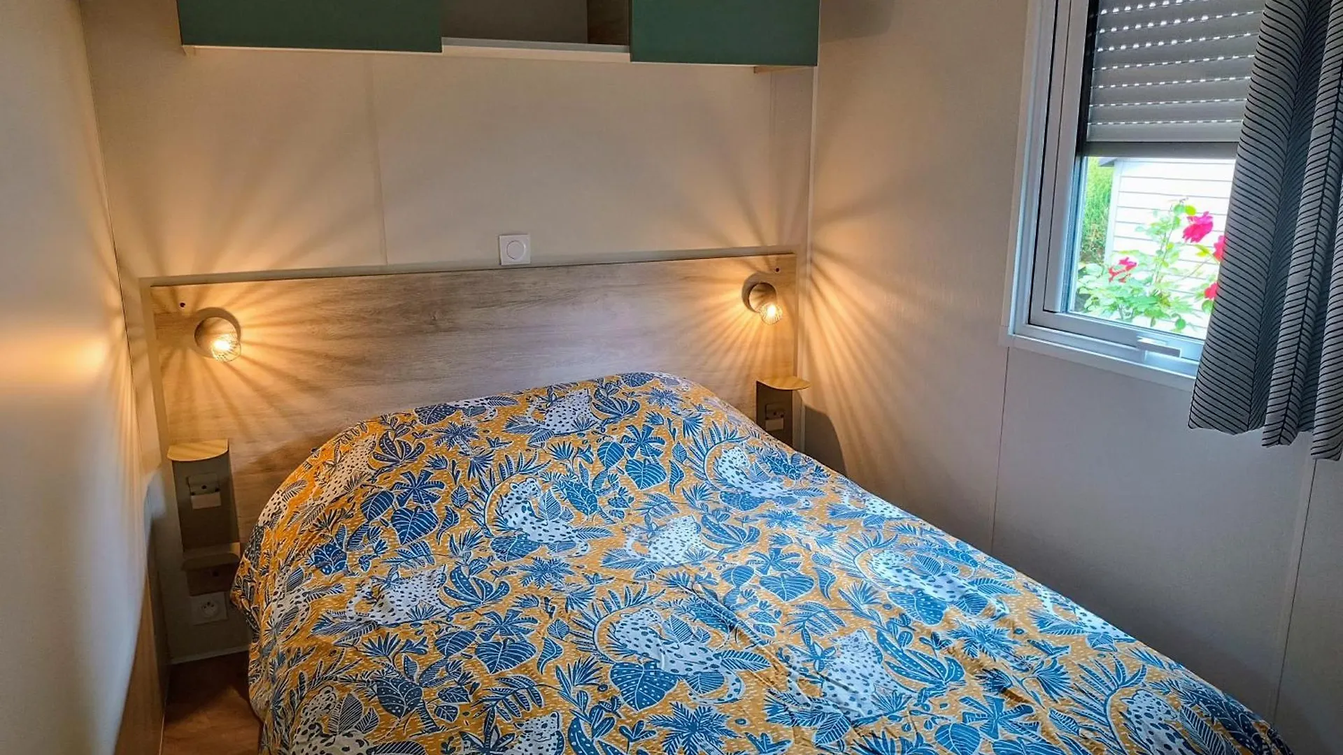 مكان تخييم Camping De La Tour Ambon